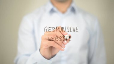 Yanıt veren Web sitesi, şeffaf ekranda yazma adam