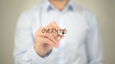 Aşırı, şeffaf ekranda yazma adam