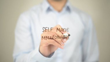 Kendi Başlı Milyoner, Saydam Ekranda Yazan Adam