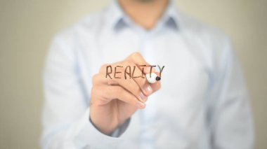 Gerçeklik, adam şeffaf ekran üzerine yazma