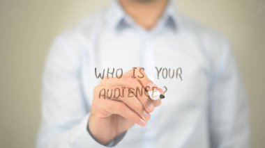 Saydam Ekranda Yazan Seyirci Kim?