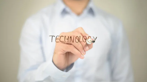 Technologie, Homme écrivant sur un écran transparent — Photo