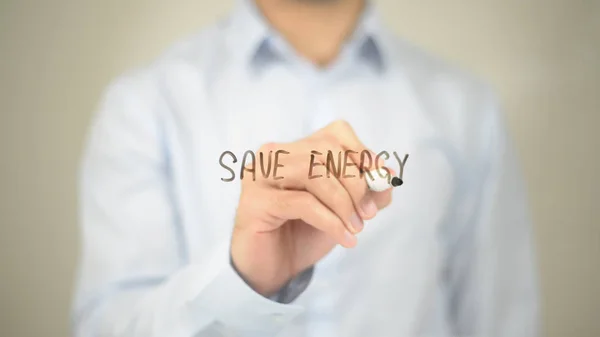 Salvar energia, homem escrevendo na tela transparente — Fotografia de Stock