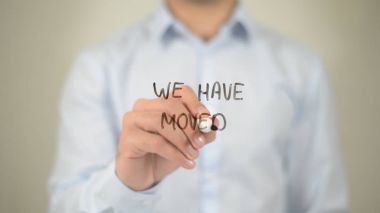 Biz taşındı,, şeffaf ekranda yazma adam