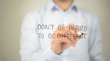 Olmak korkuyor için farklı Be, şeffaf ekranda yazma adam yok