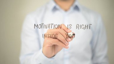 Motivasyon sağ içinde dostum şeffaf ekran üzerinde yazılı olan