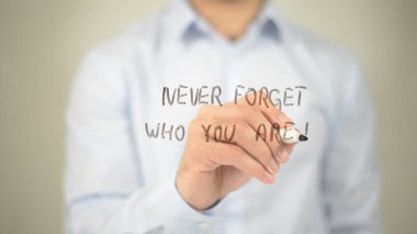 Asla unutma sen kimsin, şeffaf ekranda yazma adam