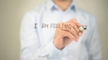 I Am duygu şanslı, şeffaf ekranda yazma adam