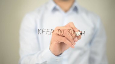 Almak içinde değmek, şeffaf ekranda yazma adam