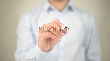 Reach Out, şeffaf ekranda yazma adam