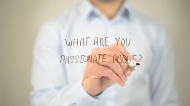 Ne Are sen tutkulu, şeffaf ekranda yazma adam hakkında