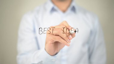 İyi bir fikir, şeffaf ekranda yazma adam