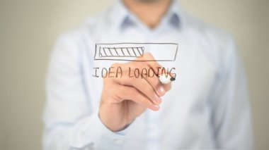 Yükleme, şeffaf ekranda yazma adam fikir