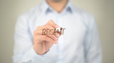 Son, şeffaf ekranda yazma adam