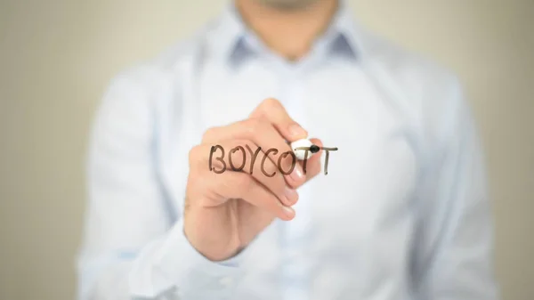 Boykott, Mann schreibt auf transparenten Bildschirm — Stockfoto