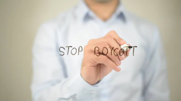 Stop Boycott, hombre escribiendo en pantalla transparente — Foto de Stock