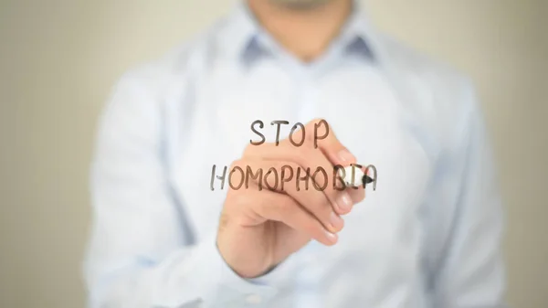 Alto a la homofobia, hombre escribiendo en pantalla transparente — Foto de Stock