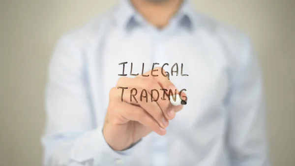 Comercio ilegal, hombre escribiendo en pantalla transparente — Foto de Stock
