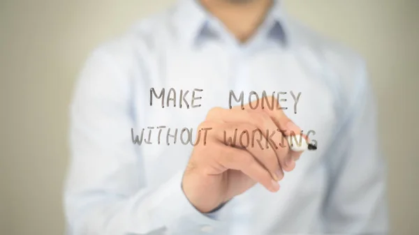 Gana dinero sin trabajar, hombre escribiendo en pantalla transparente —  Fotos de Stock
