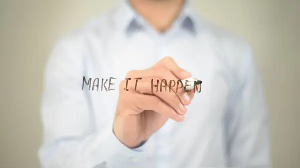 Make it Happen, l'homme écrit sur un écran transparent — Photo