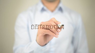 Dağıtım, şeffaf ekranda yazma adam