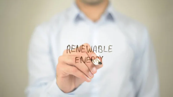 Energia renovável, homem escrevendo na tela transparente — Fotografia de Stock