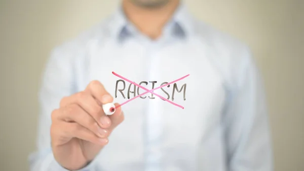 No Racismo, Hombre escribiendo en pantalla transparente — Foto de Stock