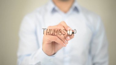 Yaşasın, şeffaf ekranda yazma adam