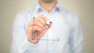 Büyüme grafik, şeffaf ekranda yazma adam