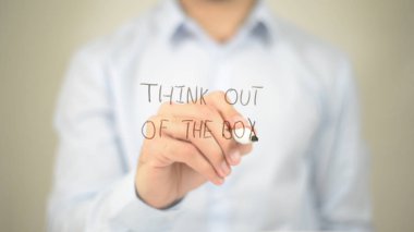 Kutunun Dışını Düşün, Saydam Ekranda Yazan Adam