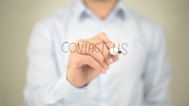 İletişim, şeffaf ekranda yazma adam