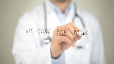 Biz şeffaf ekranda yazma doktor çocuklar için bakım