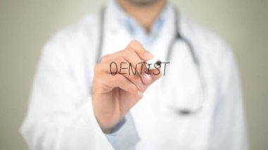 Dişçi, Doktor şeffaf ekranda yazma