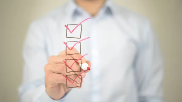 Lista de verificación, Marque en Cajas, Hombre escribiendo en pantalla transparente — Foto de Stock