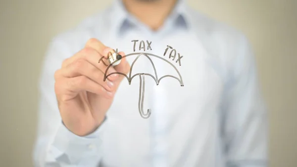 Steuerkonzept, Regenschirm, Schrift auf transparentem Bildschirm — Stockfoto