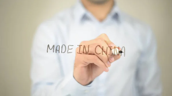 Made in China, Uomo che scrive su schermo trasparente — Foto Stock