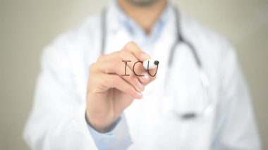 Yoğun bakım, şeffaf ekranda yazma doktor