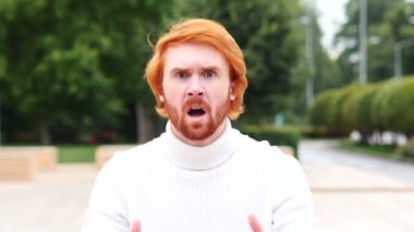 Başarısızlık, büyük kayıp, açık sonra üzgün adam jesti