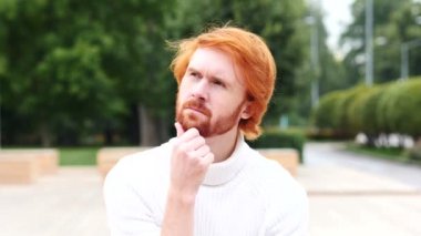 Düşünme dalgın adam, açık portresi