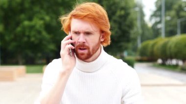 Kırmızı saç telefonu, açık, açık çığlık ile kızgın adam