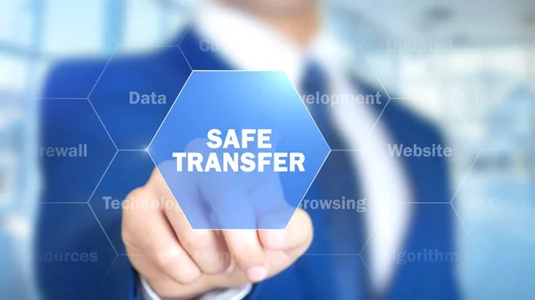 Bezpiecznego transferu, mężczyzna pracujący na interfejs holograficzne, wizualne ekranu — Zdjęcie stockowe