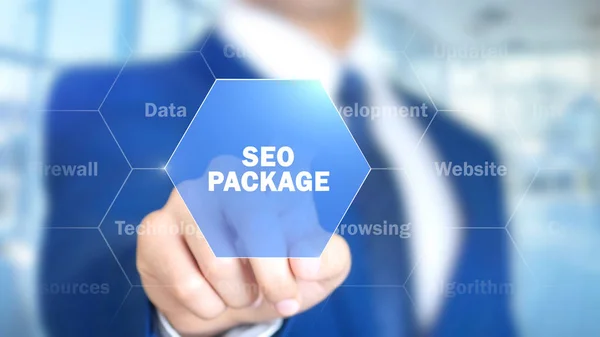 Seo package, man arbeitet an holographischer Oberfläche, visueller Bildschirm — Stockfoto