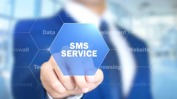 SMS-dienst, Man bezig met holografische Interface, visuele scherm — Stockfoto