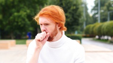 Öksürük, öksürük, açık olan hasta adam