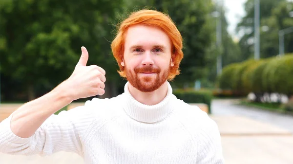 Thumbs Up by Man with Red Hairs, Outdoor — Stock Photo, Image