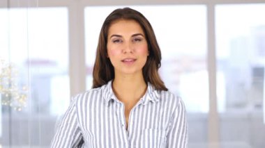 Kadın dinleme bilgilerinin Office bakım ile