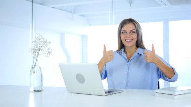 Jest kadın onun iş yerinde Yaşasın