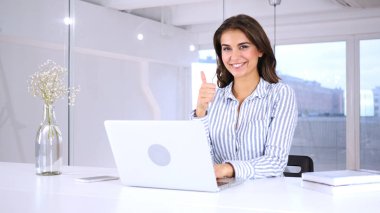 Jest kadın onun iş yerinde Yaşasın