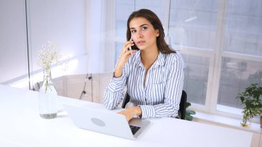 Konuşmak Smartphone vasıl iş, iş için müzakere