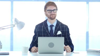 Kızıl saçlı işadamı sonuçlarına göre Evet, teklif kabul etkilendim